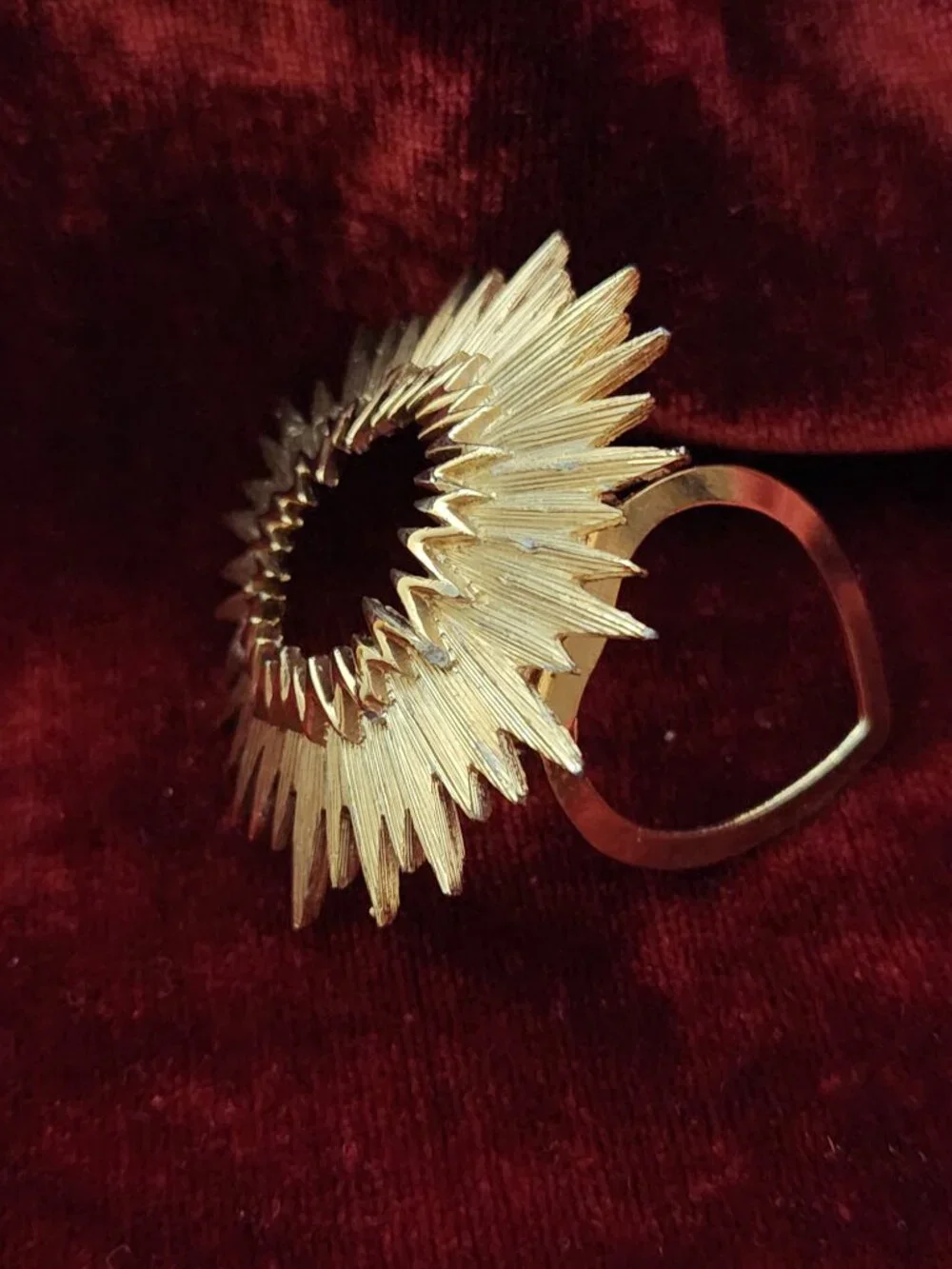 Vintage "Outer Space" Starburst Gold Tone Scarf Clip - Picture 3 of 4